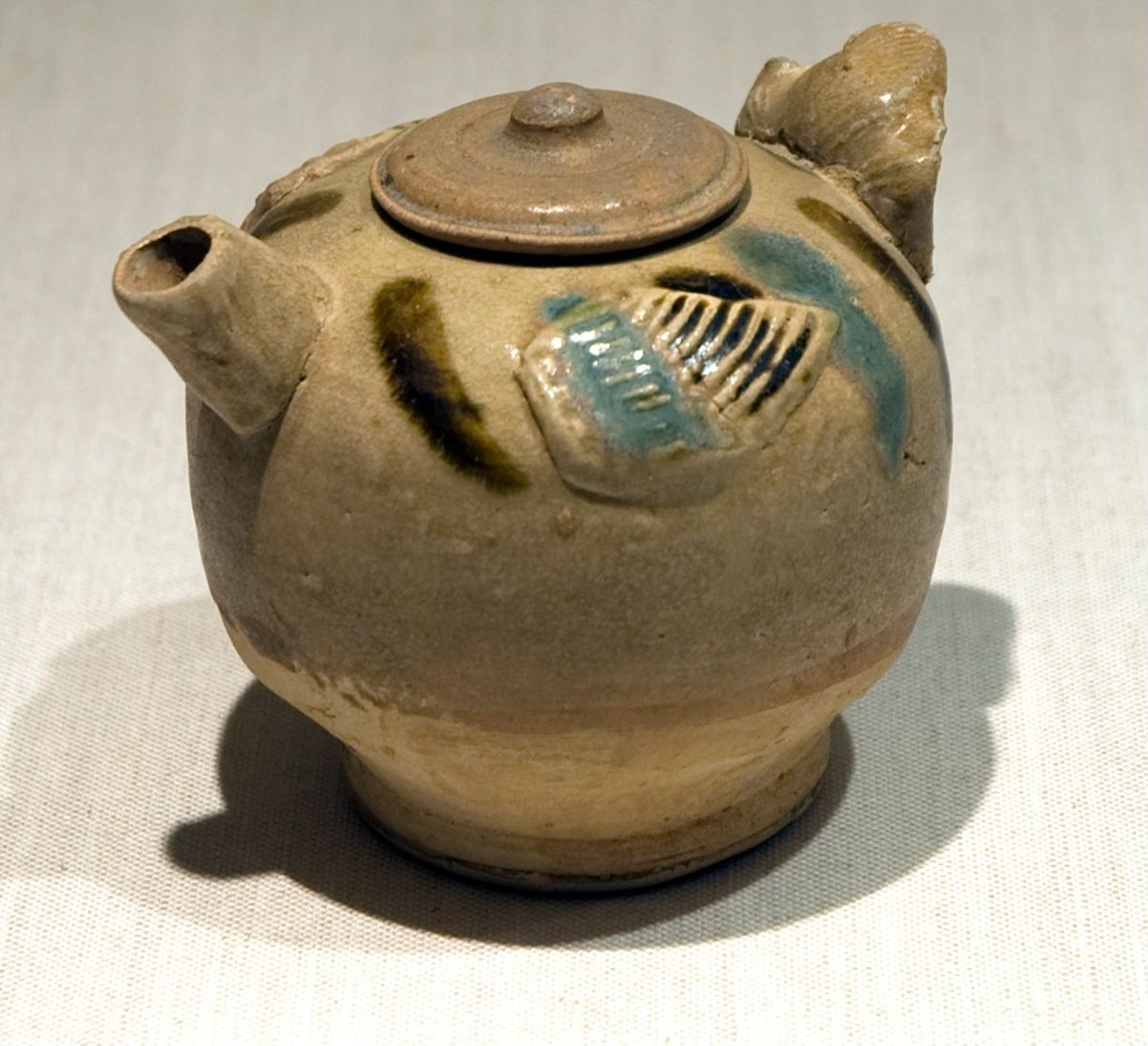 covered ewer with bird appliques