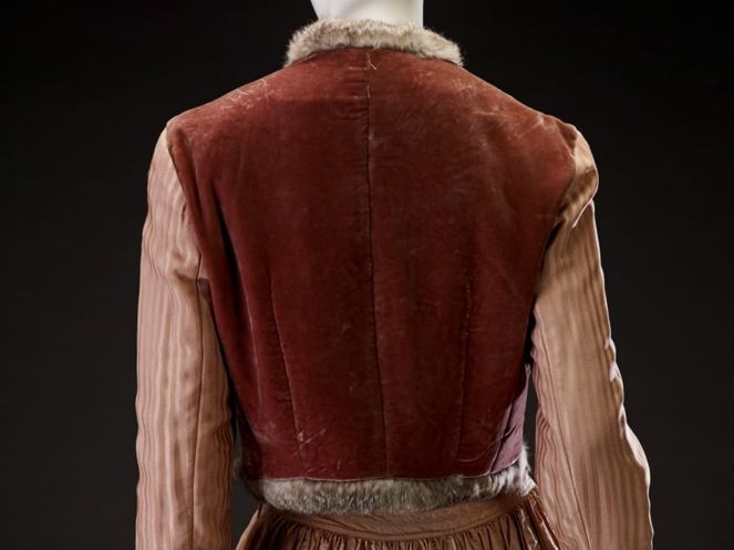 https://iiif.discovernewfields.org/iiif/3/54580-151eb566da63b389