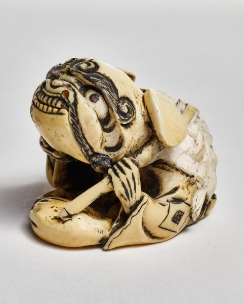netsuke (monkey with magnifying glass 猿に虫眼鏡)